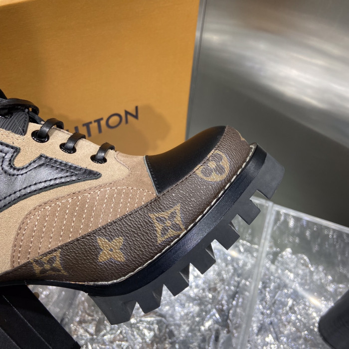 LOUS VUITO BROWN STAR TRAIL ANKLE BOOTS